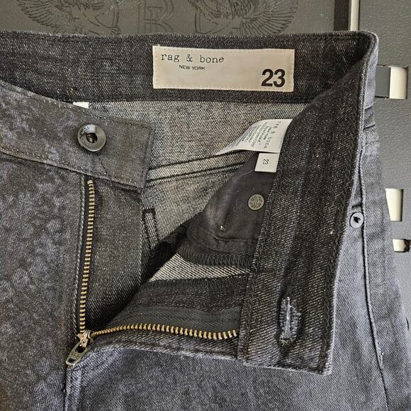 Rag and Bone Women's Black Mid-Rise Snake Print Wax Denim Jeans | 23 - Picture 9 of 16